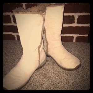 Patagonia insulated white suede boots
